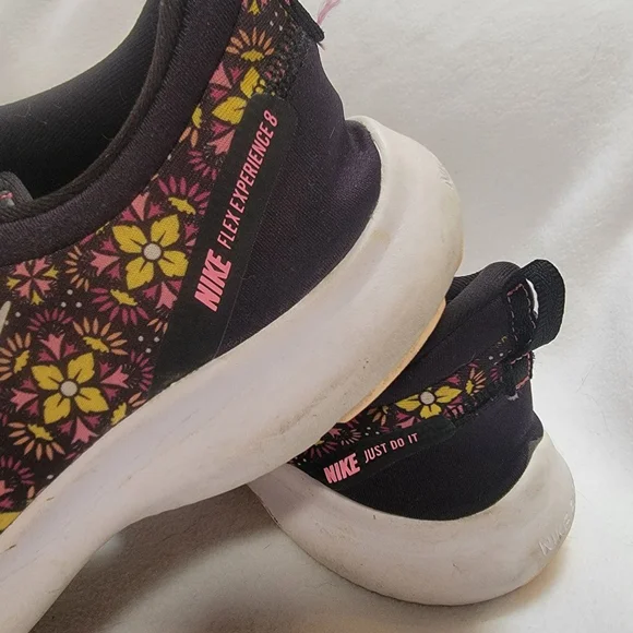 NIKE EUC Flex Experience 8 - Size 9 - Picture 10 of 11